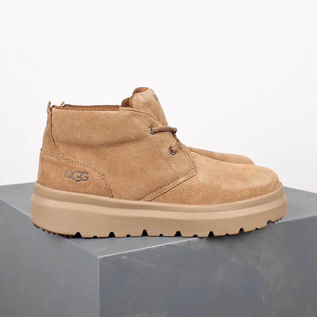 Pick up locally 💰760 The core recommendation is good price UGG2023 new autumn and winter men's comfortable flat-soled lace-up solid color round toe fashionable casual short boots 1151773 Burleigh series Burleigh Chuck boots 5mm UGGplush lining in the shoe, 10mm UGGplush Insole, waterproof suede upper, polyester fiber laces, embossed brand logo on the heel, EVA outsole, non-slip hollow spider web pattern rubber Size: 40 41 42 43 44 45
